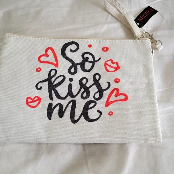 "So Kiss Me" make up bag clutch, NWT💗🎉🎊 - Picture 5 of 8